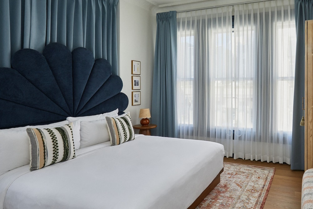 Grand, City, King Bed