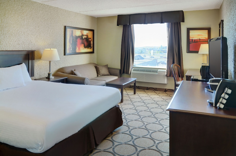 Room, Queen Bed, Sofa, Exterior Entrance