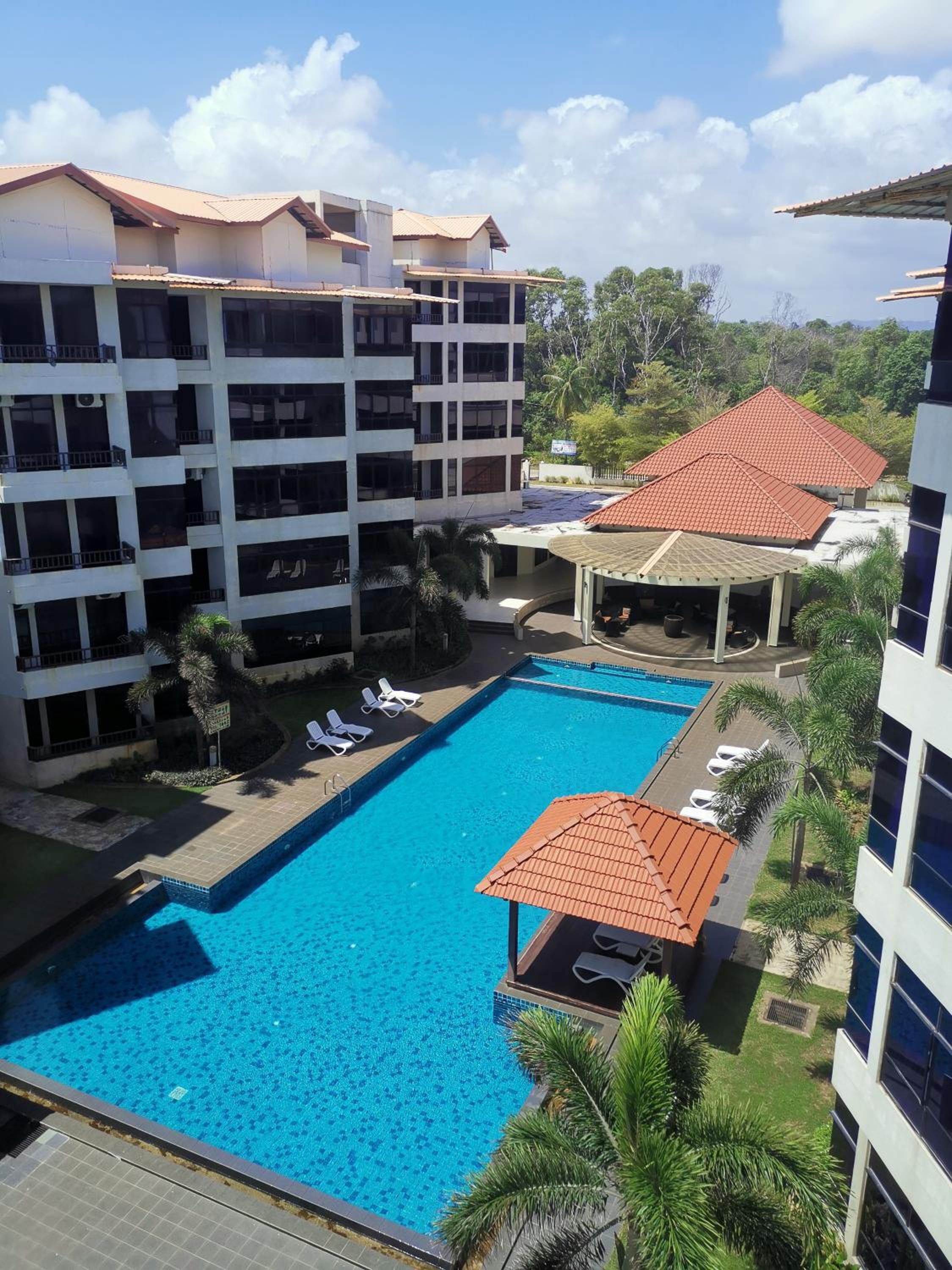 Samsuria Beach Resort & Residence 6/52