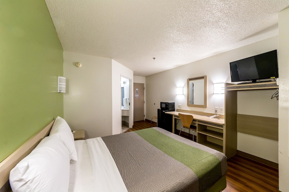 Motel6 San Antonio, TX - South 22/58