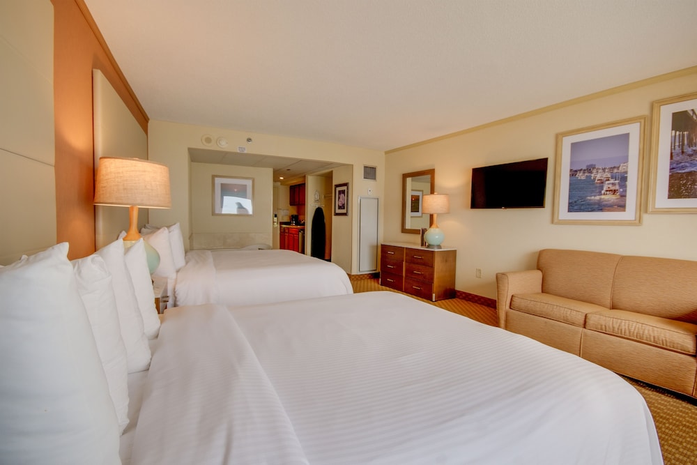 ROOM, OCEAN FRONT, JETTED TUB
