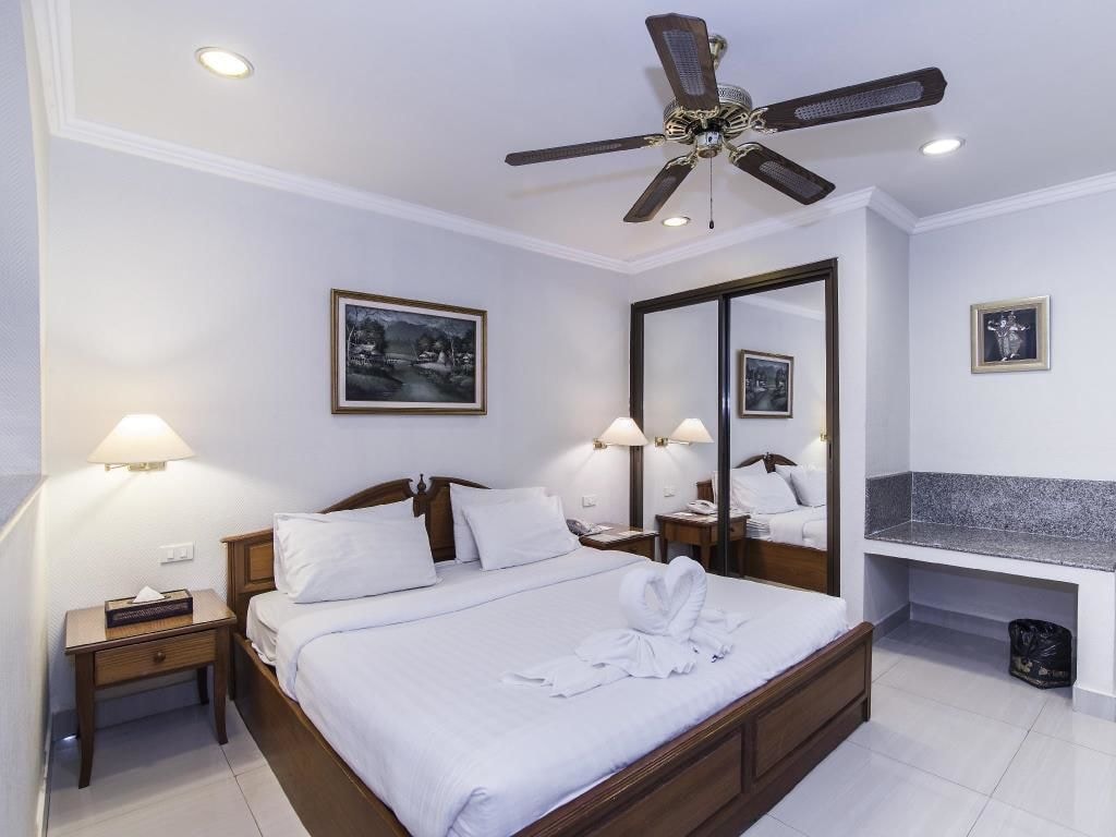EXECUTIVE, SUITE