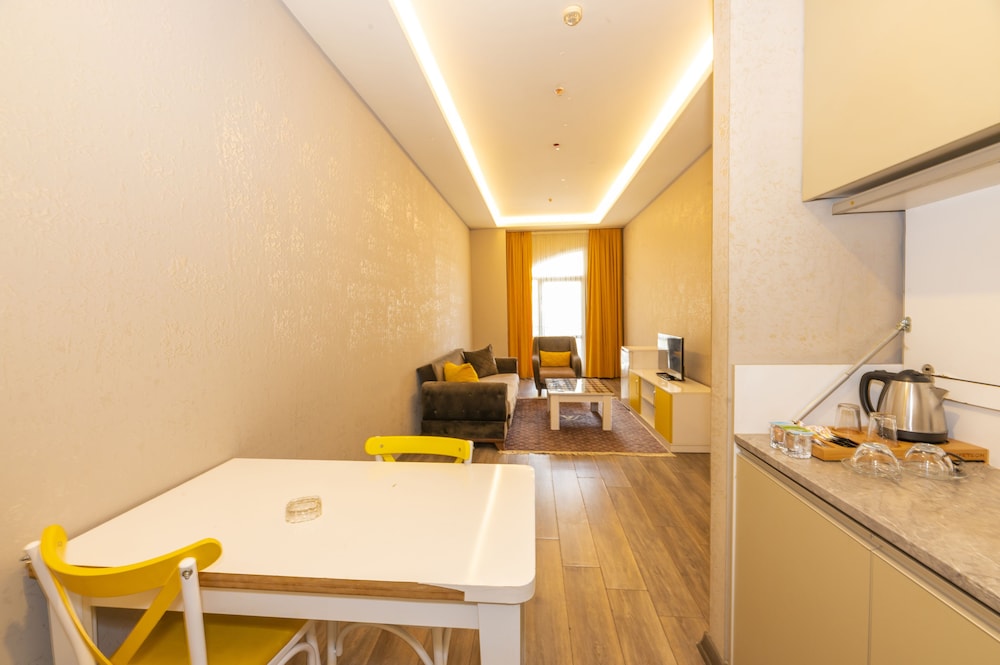 Agora Suites 57/67