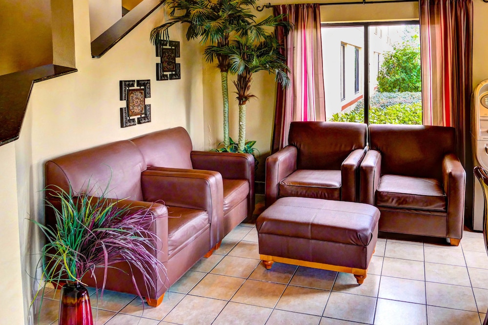 Destiny Palms Hotel Maingate West 30/50