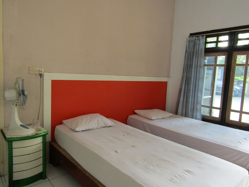 Hotel Kencana Jaya by ZUZU 12/50