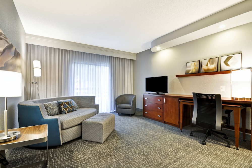 Courtyard By Marriott Dallas Medical Market Center 28/48