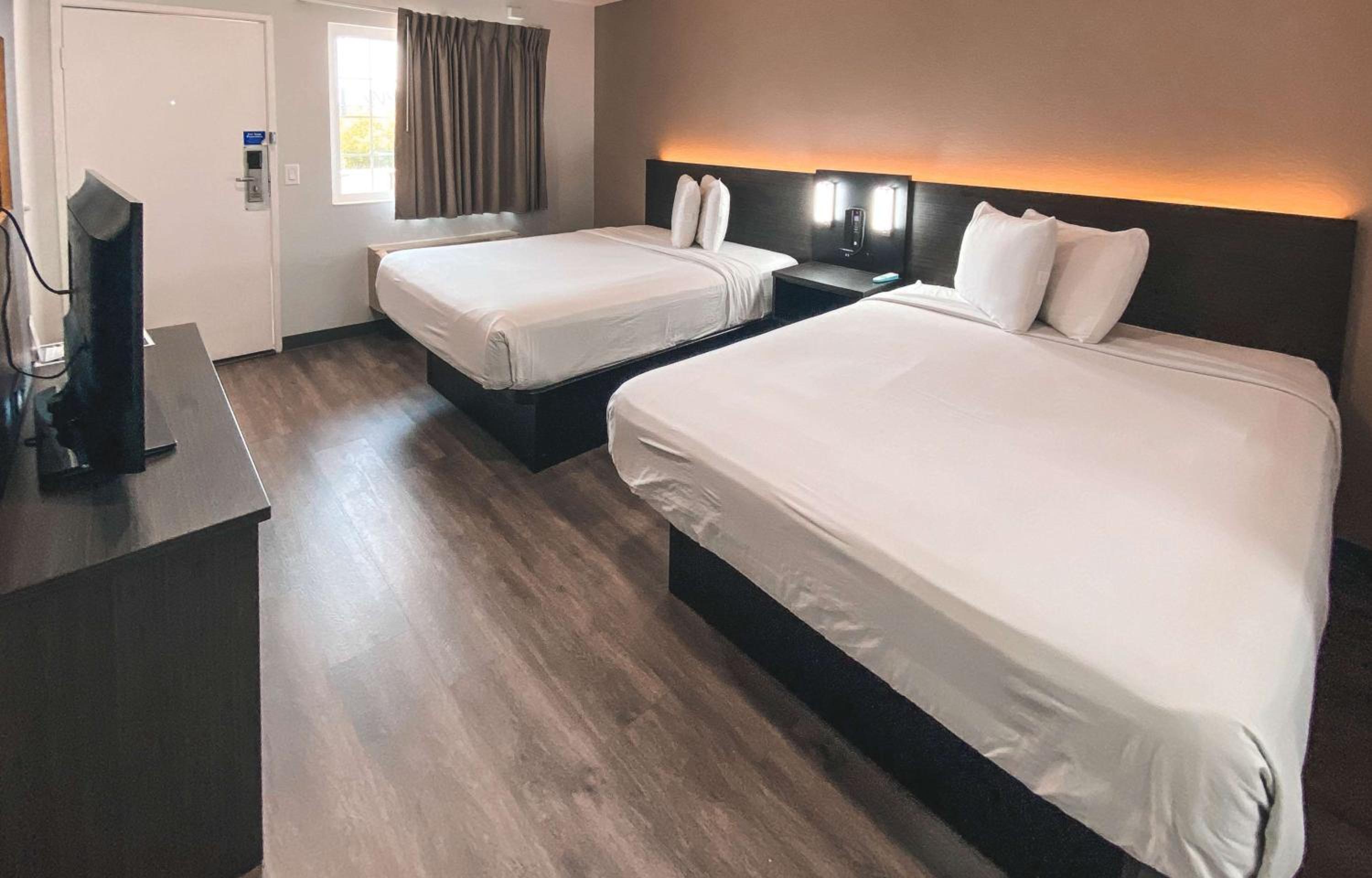 ROOM, QUADRUPLE
