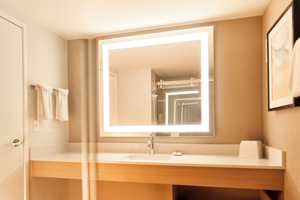 Premium, King Bed, CasaBlanca Resort Casino Golf Spa 2/2