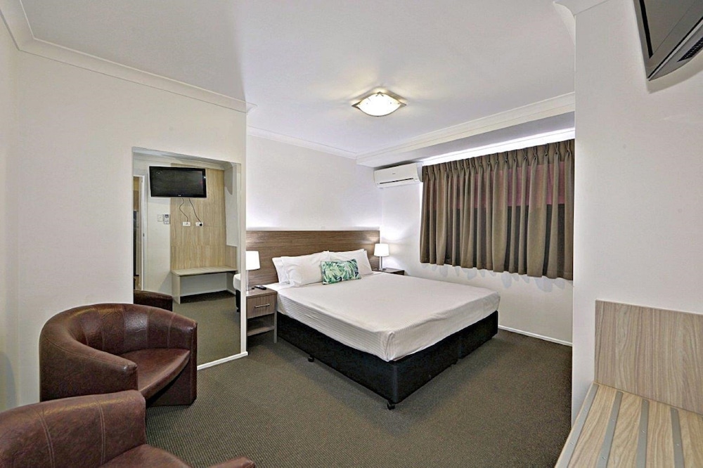 Smart Motel Bert Hinkler 15/56