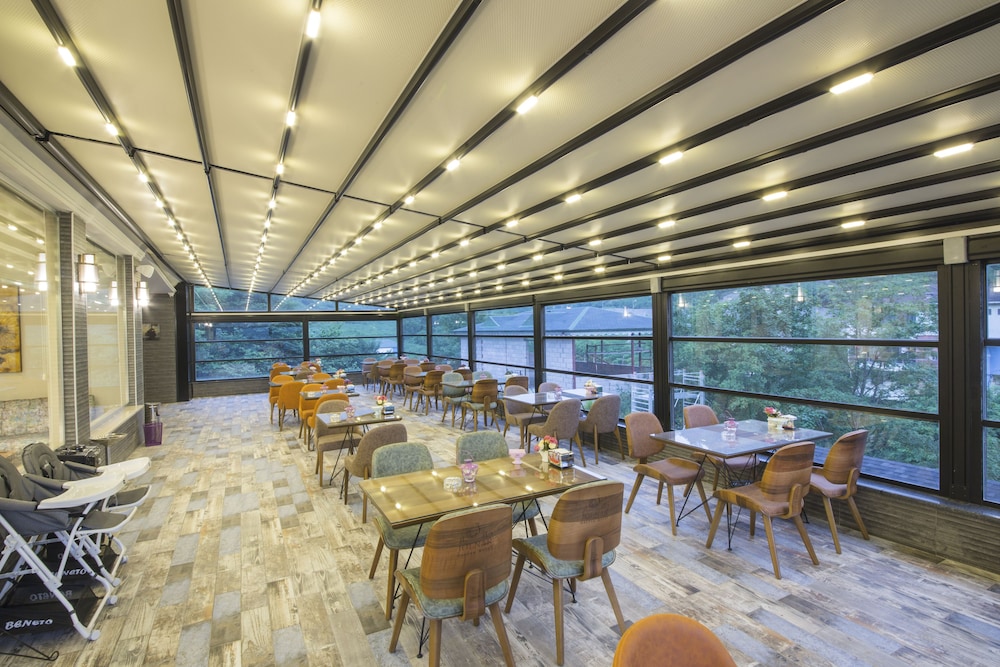 Jolnar Garden Hotel 32/50