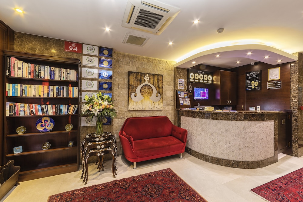 The Magnaura Palace Hotel 10/87