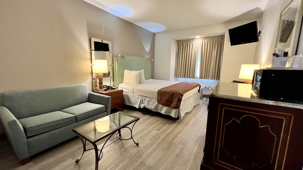 ROOM, QUEEN BED
