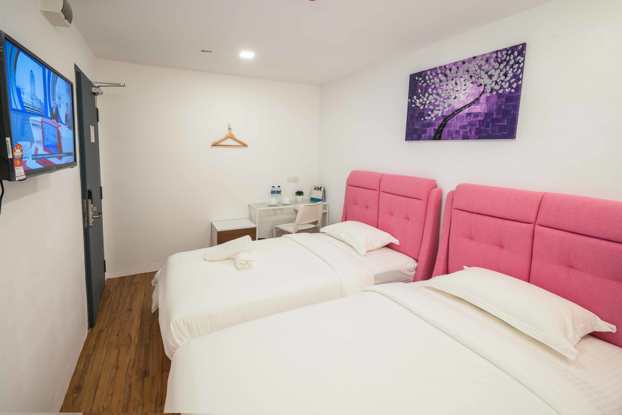 SUPERIOR, TWIN BEDS, PRIVATE BATHROOM