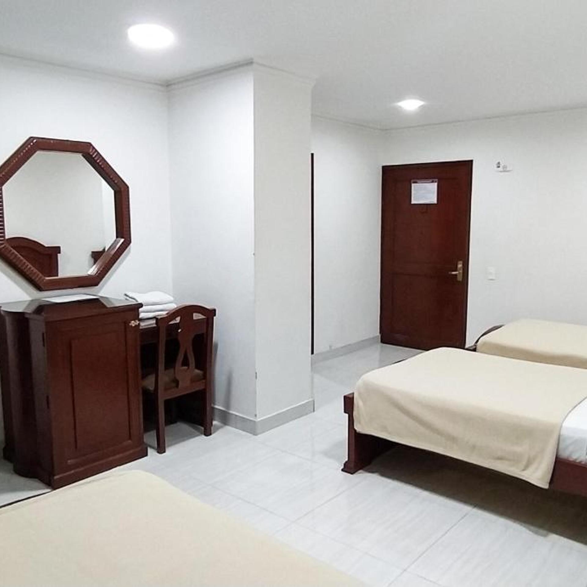 Hotel Exelsior 9/48