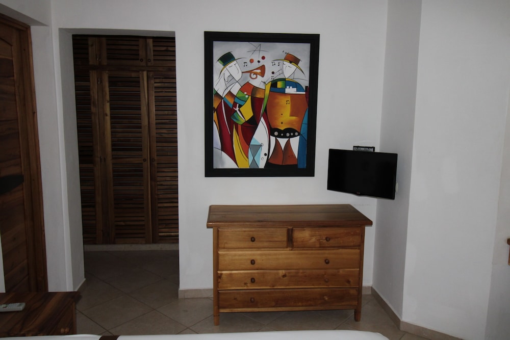 Albachiara Hotel 11/75