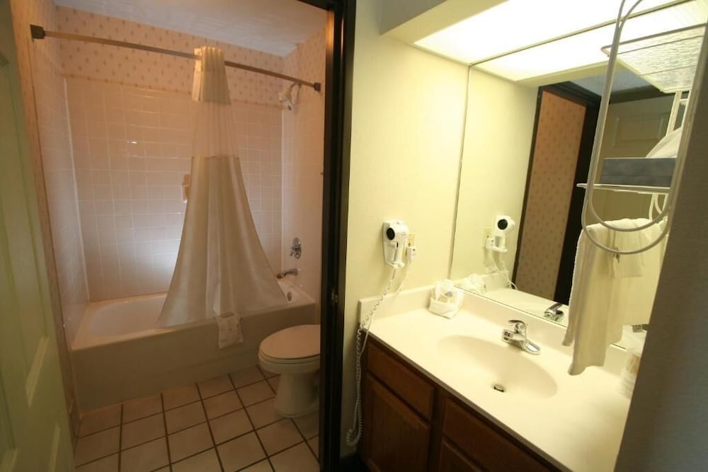 All Seasons Suites 15/54