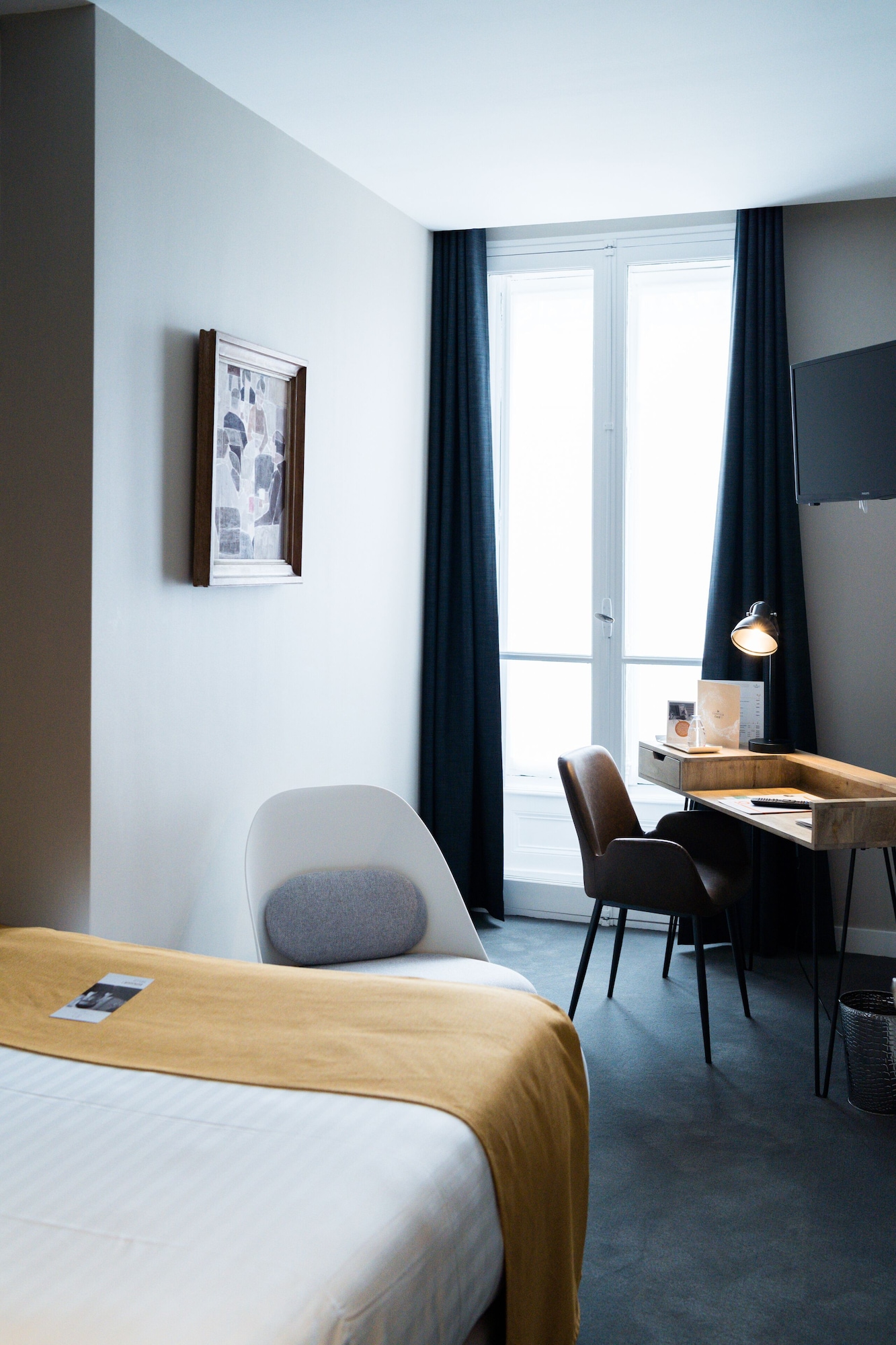 ROOM, SINGLE