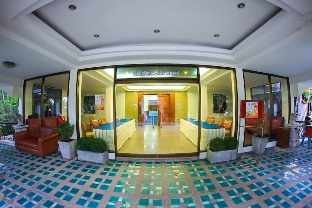 Dad D Resort by Lopburi Inn Resort 24/63