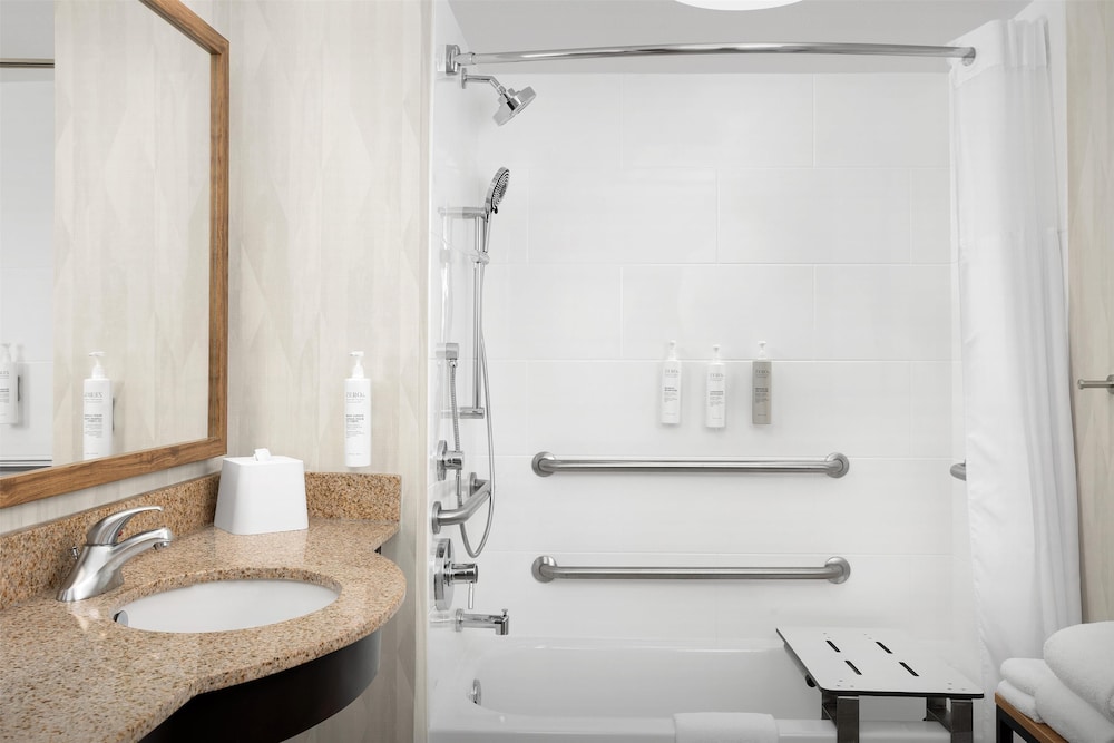 Room, King Bed, Bathtub, Accessible, Hampton Inn Fayetteville Fort Bragg 10/10