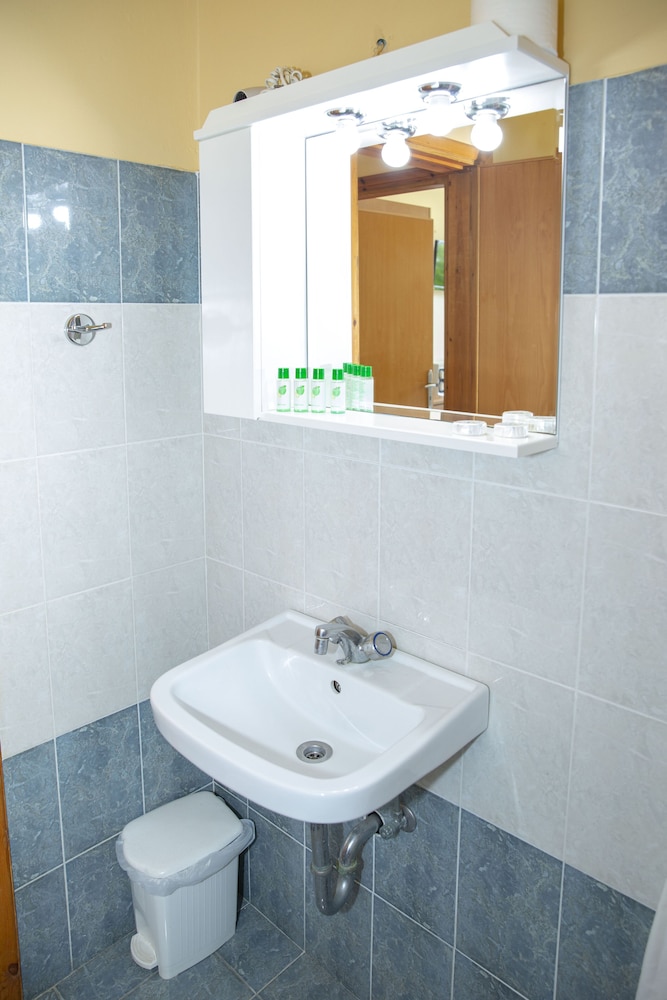 Alia Luxury Suites and Spa 168/169