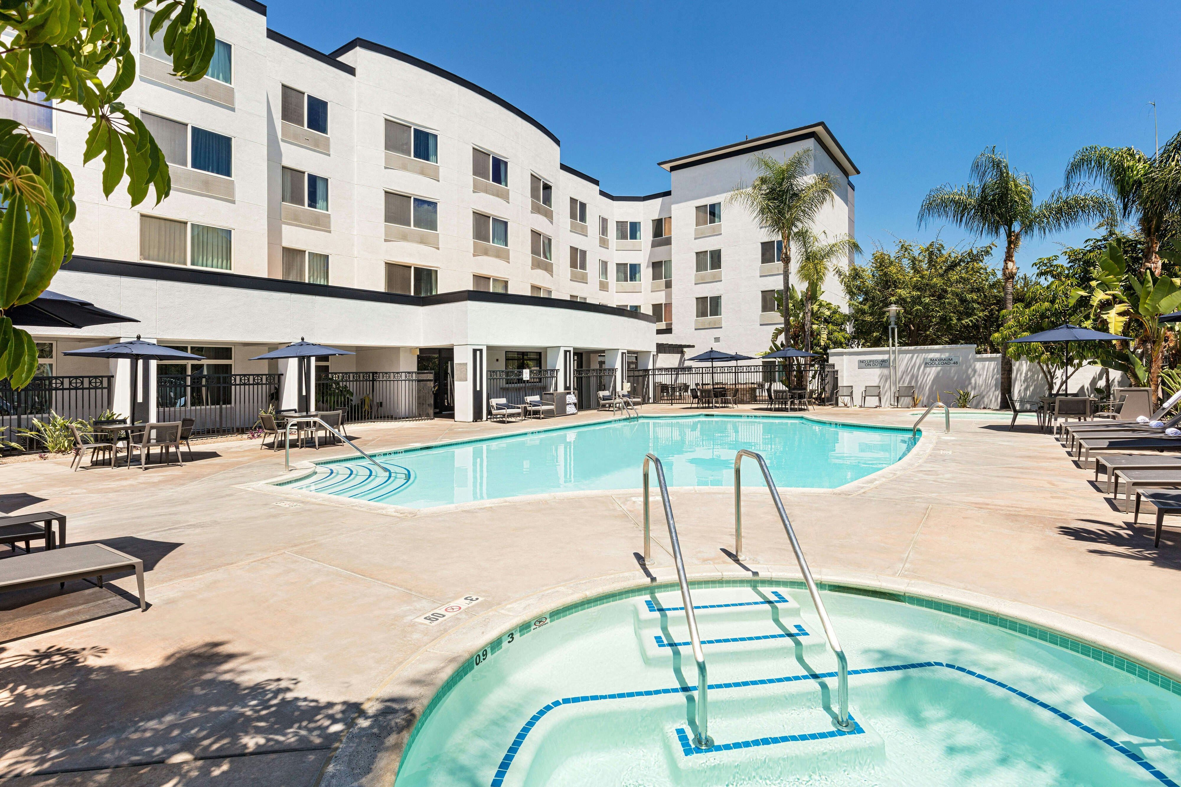 Courtyard By Marriott Anaheim Resort Convention Center 2/17