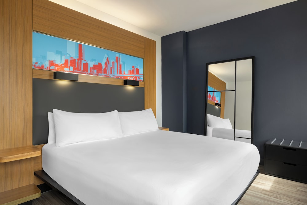 Aloft, King Bed, Aloft Houston Galleria Hotel 2/10