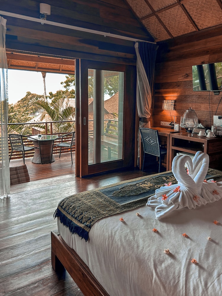 Ten Moons Lipe Resort 9/50
