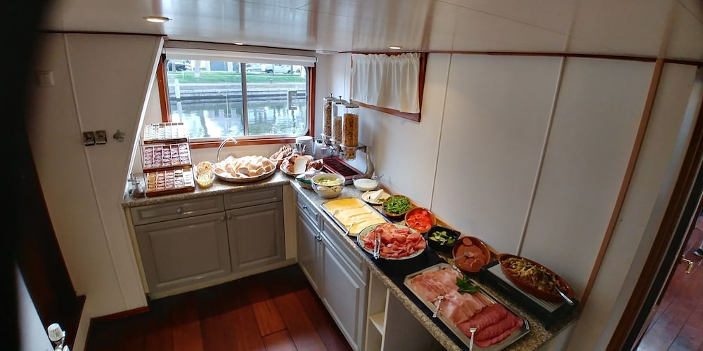 Hotelschip Sarah 11/36