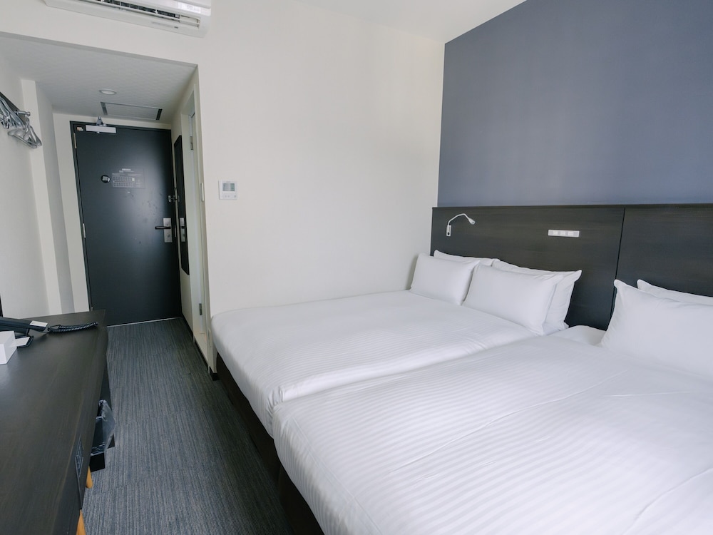 HOLLYWOOD, TWIN BEDS