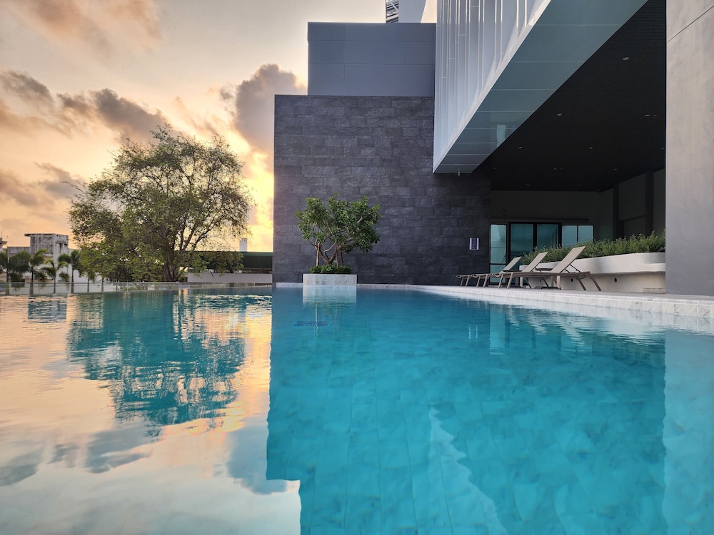 Tamarind Garden Hotel 51/55