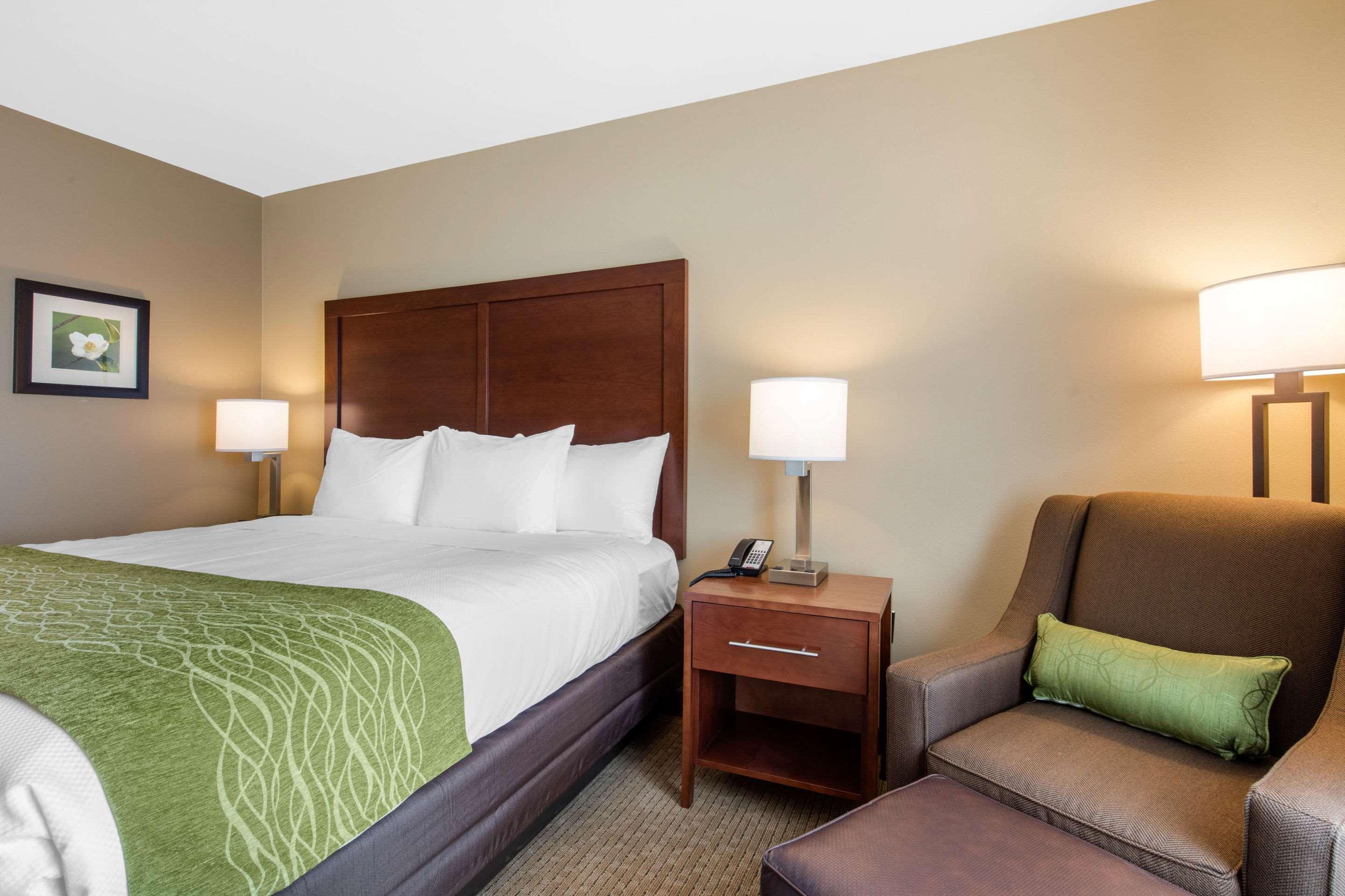 غرفة بسرير كينج، Comfort Inn & Suites At Crossplex Village 5/9