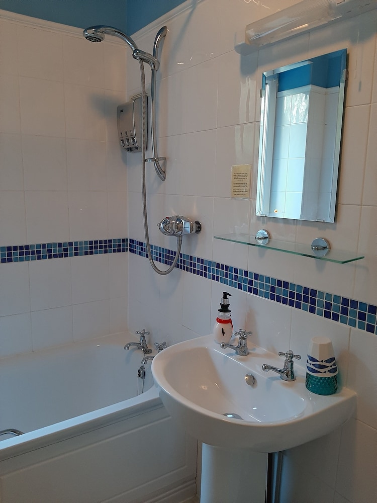 Ingleside Guest House 48/49