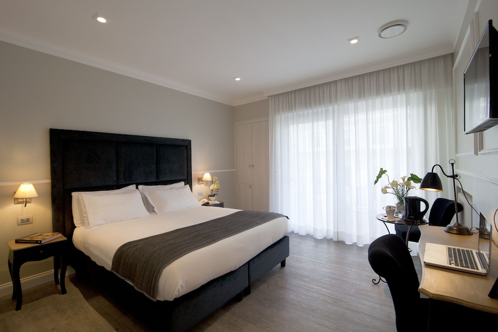 SUPERIOR, DOUBLE OR TWIN BED