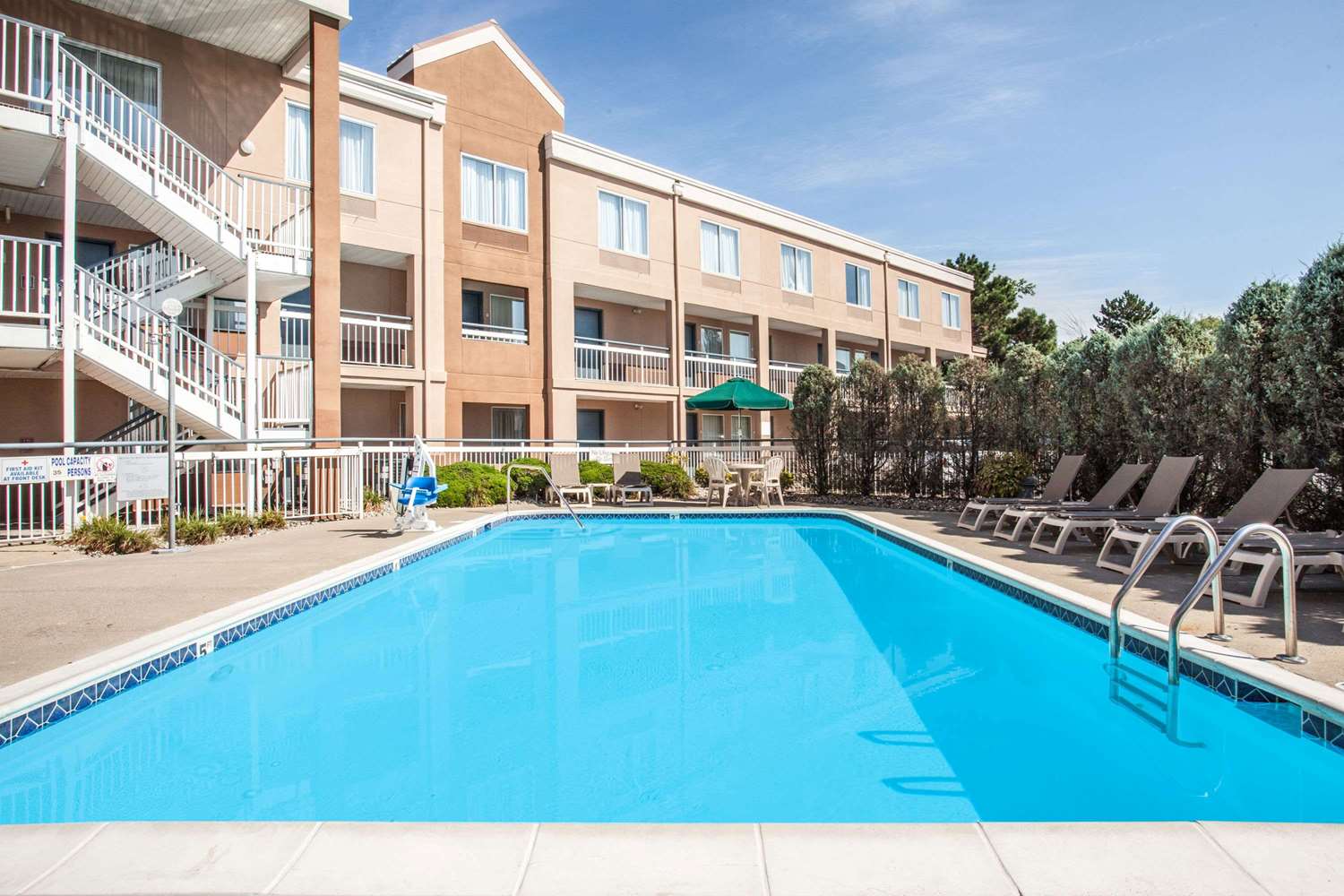 Baymont by Wyndham Madison Heights Detroit Area 5/9