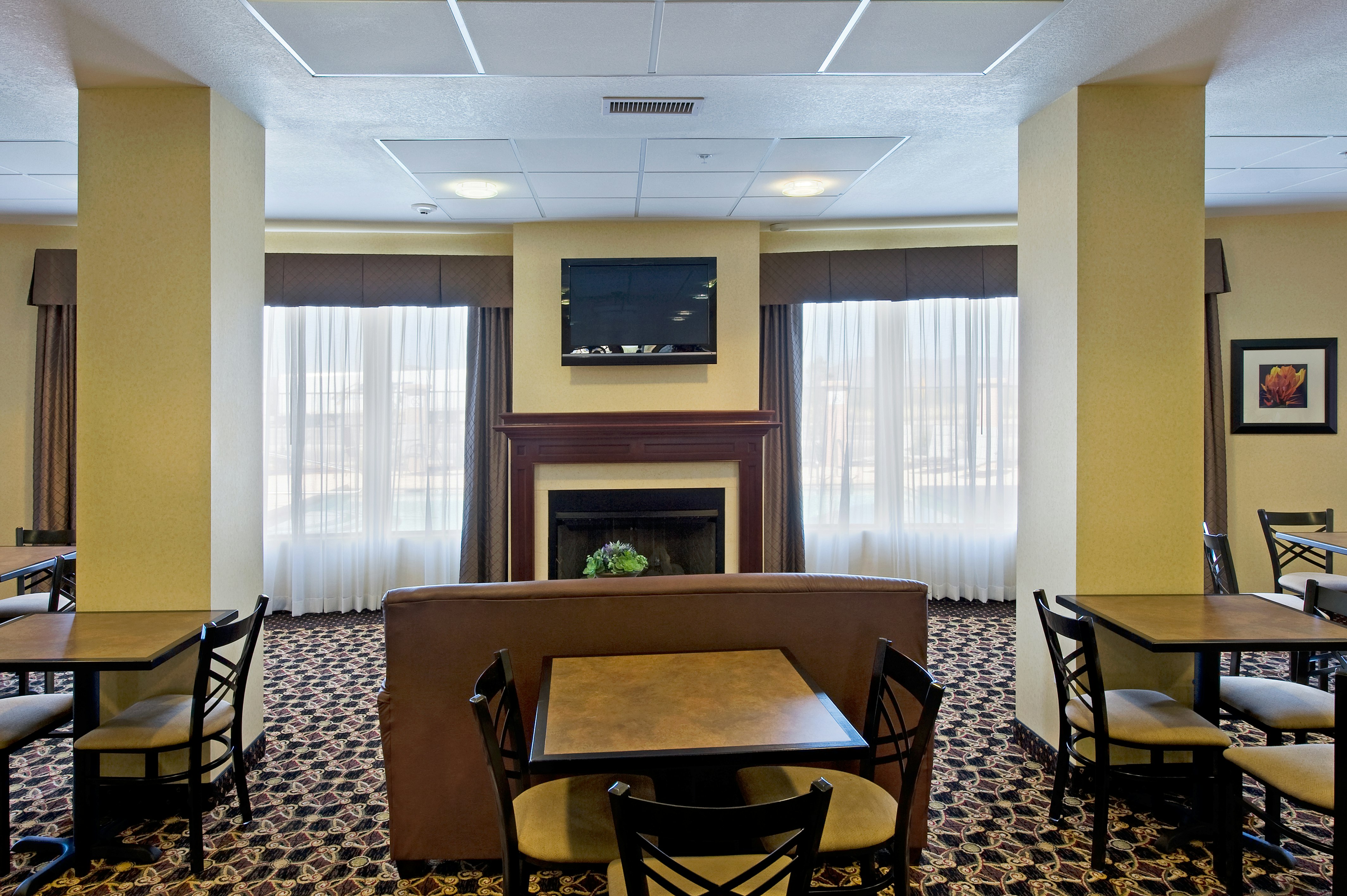Holiday Inn Express Hotel Suites Willcox 38/53