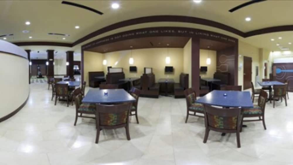 Holiday Inn St. Louis Fairview Heights 57/72