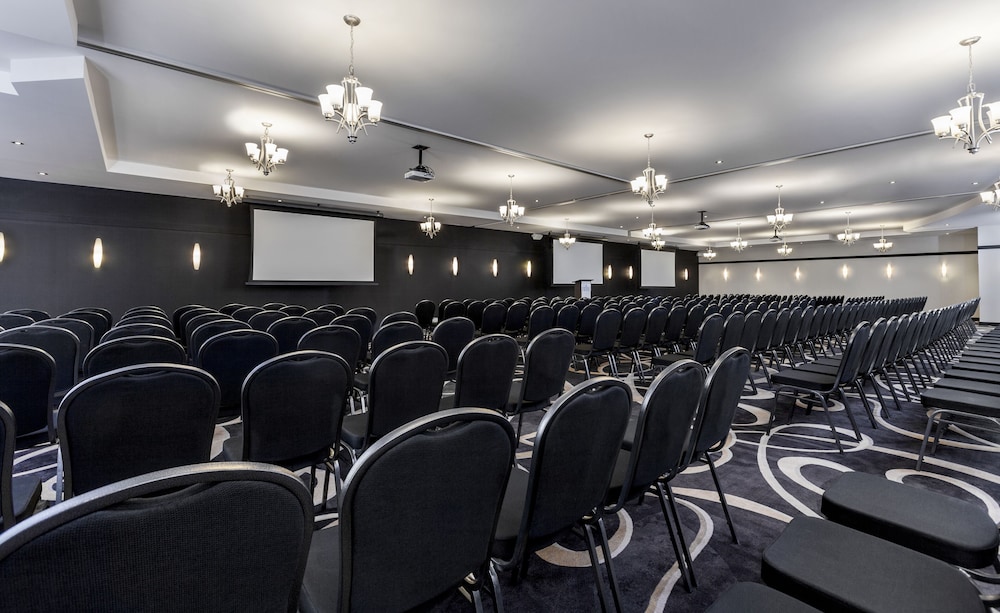 IMPERIA HOTEL & SUITES TERREBONNE 50/60