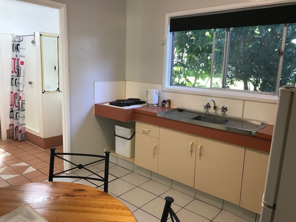 Bush Village Budget Cabins 12/73