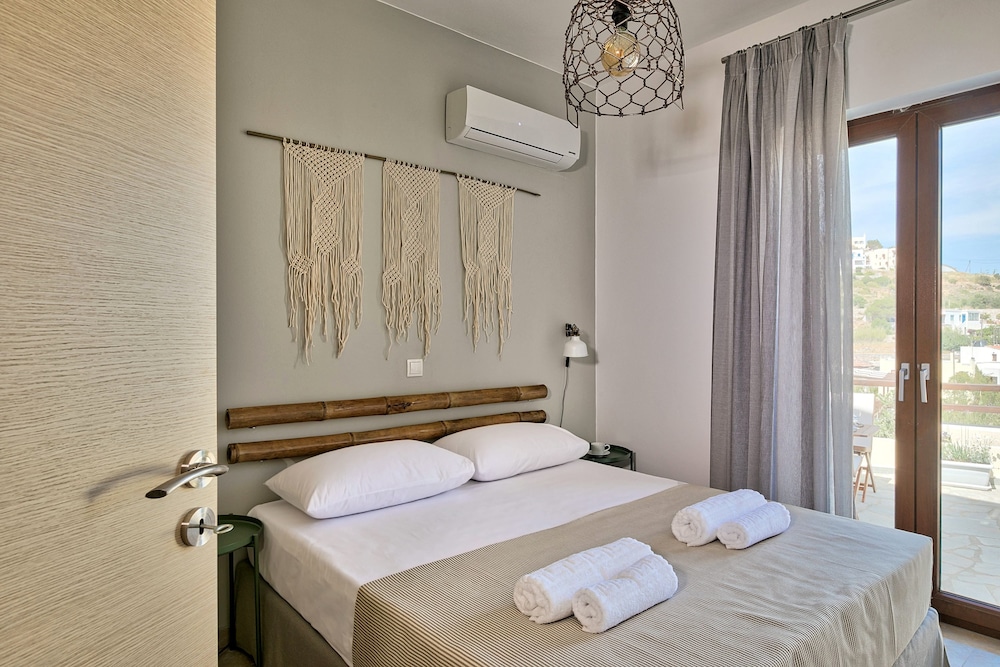 2 BEDROOMS, SUITE
