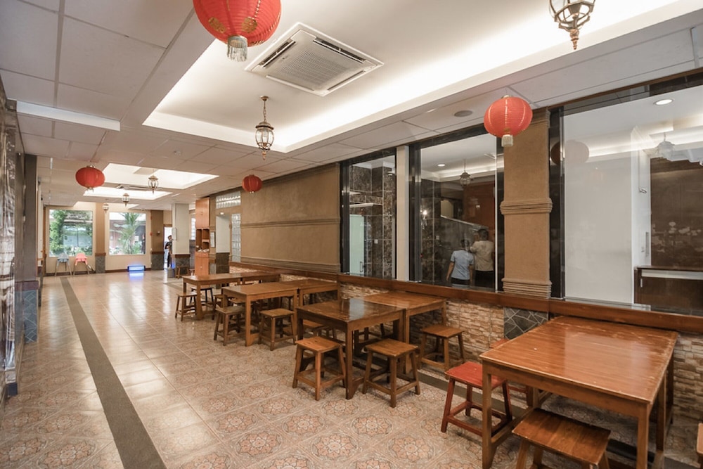 RedDoorz Plus near Soekarno Hatta Airport 2 21/30