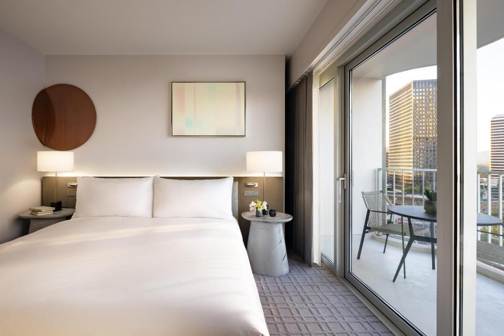 1 Bedroom, Fairmont Gold, Suite, King Bed