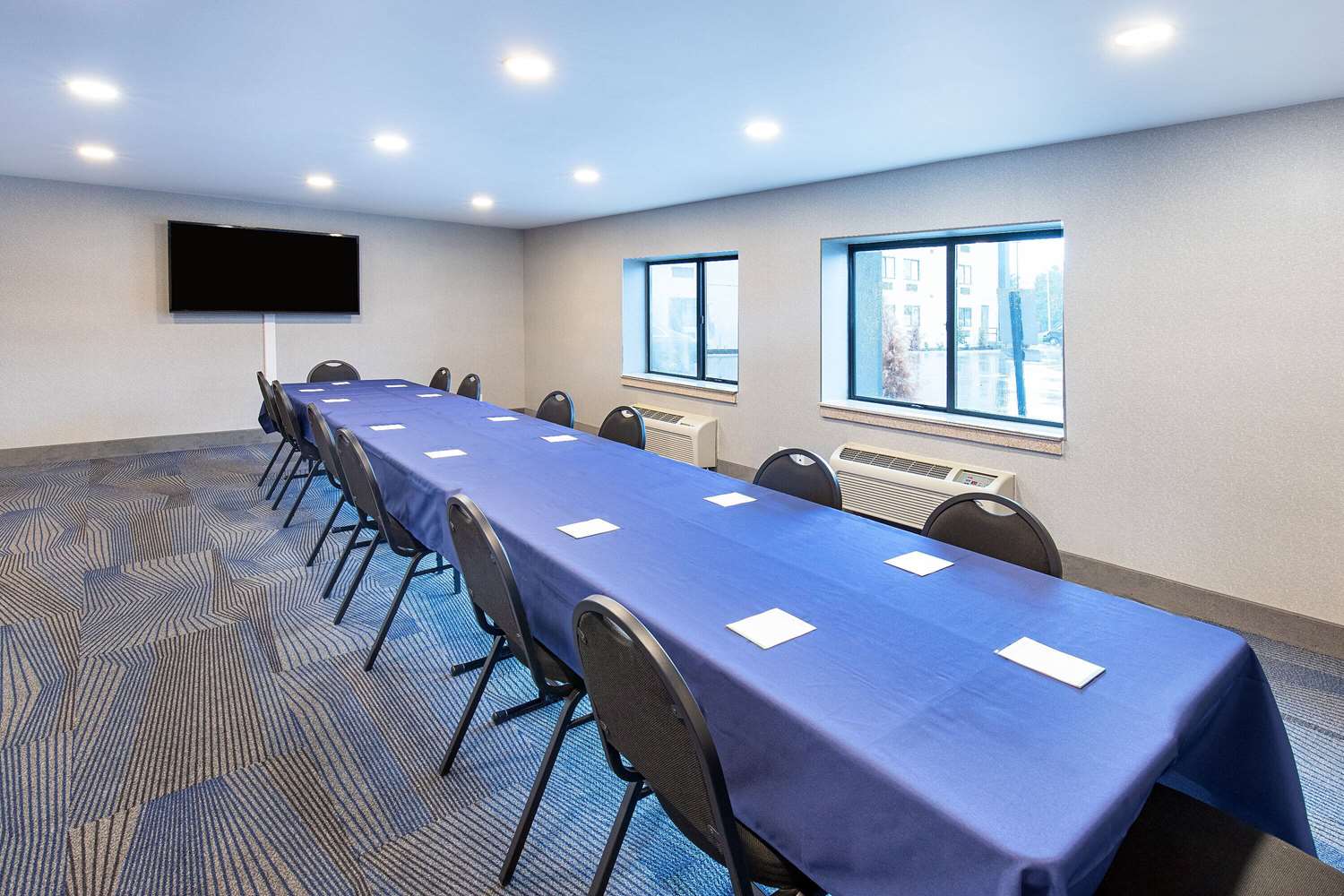 La Quinta Inn & Suites by Wyndham Nashville Airport 50/63