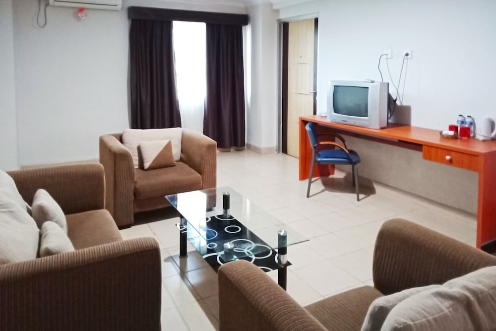 University Hotel 30/47