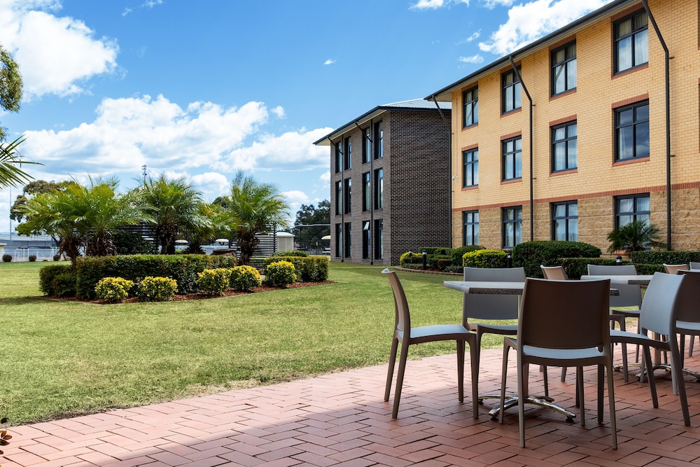 Mercure Sydney Blacktown 6/72