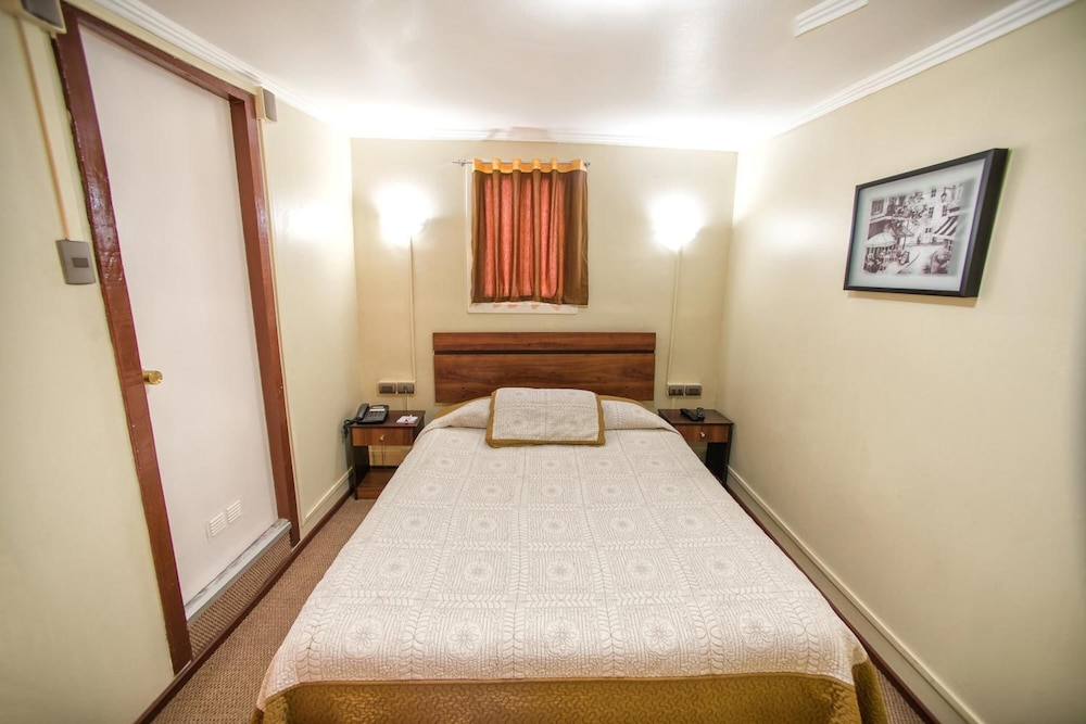 Hotel Sahara Inn 11/37