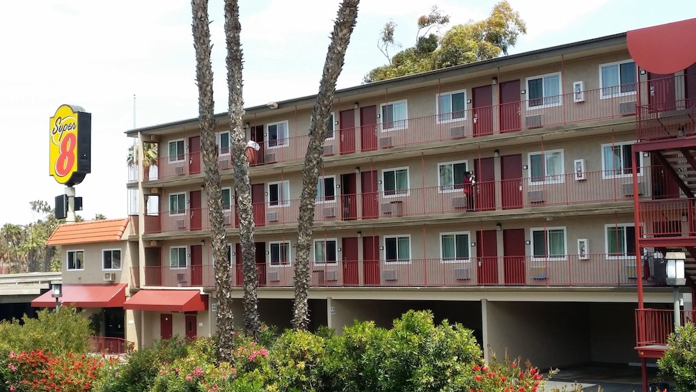 Super 8 by Wyndham San Diego Hotel Circle 7/58