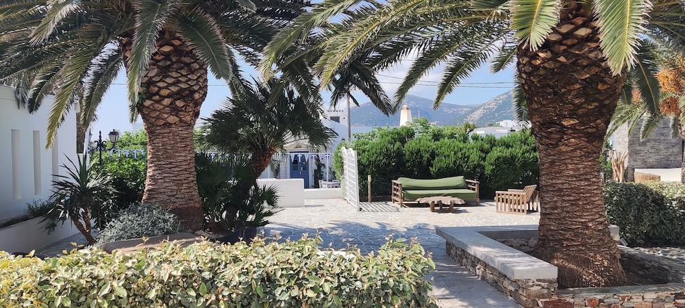 Smaragdi Hotel 48/56