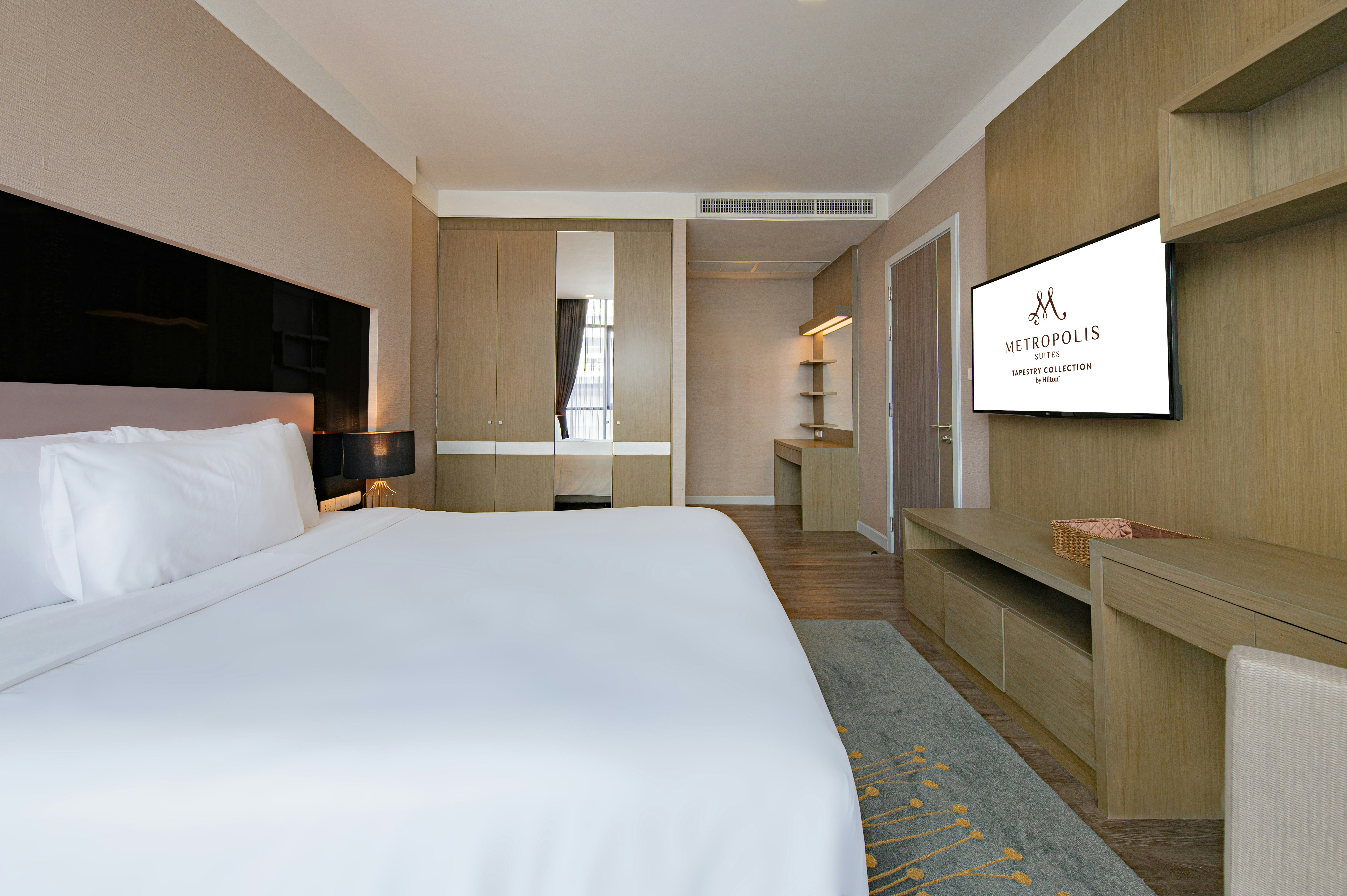 DELUXE, SUITE, KING BED