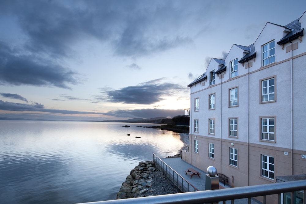 Redcastle Hotel 2/50