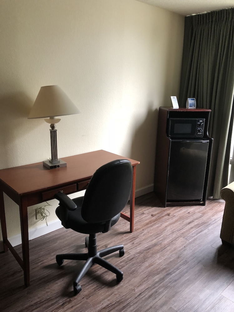 Days Inn by Wyndham Fayetteville-South/I-95 Exit 49 26/31